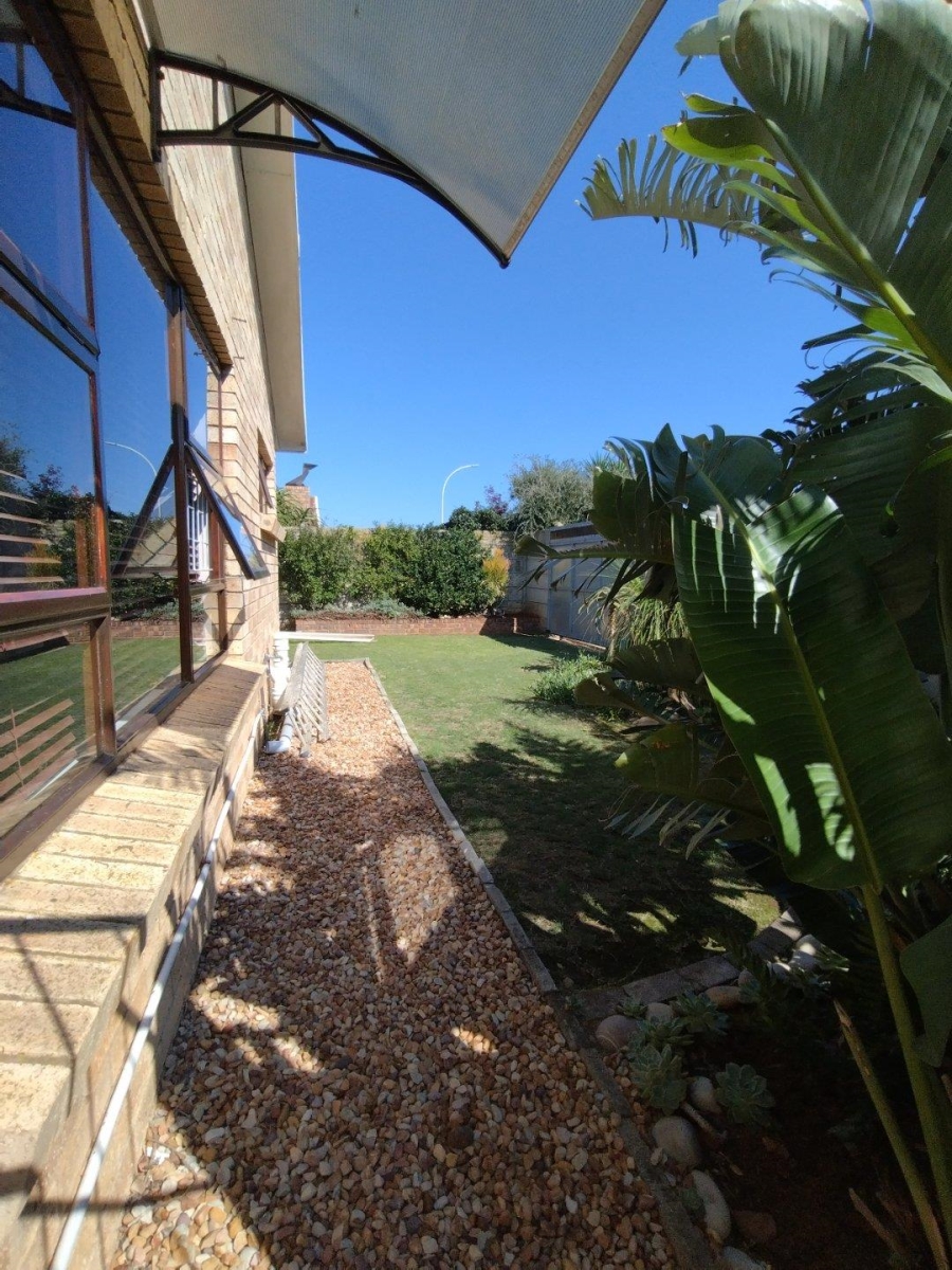 5 Bedroom Property for Sale in Wavecrest Eastern Cape